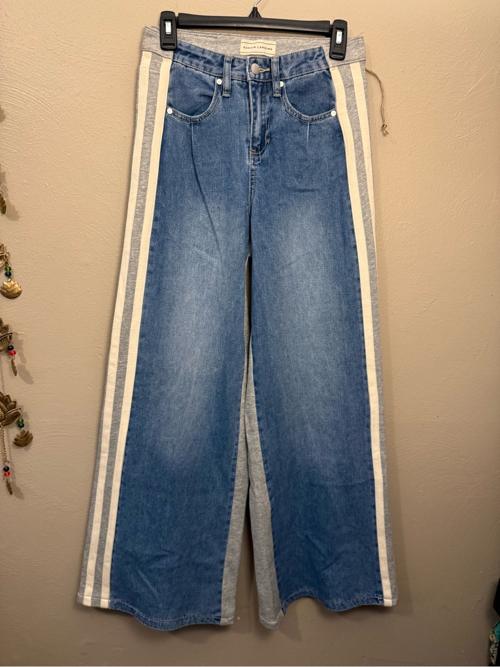 NWOT Austin Landing Wide Leg Denim Athletic Side Stripe Pants Size 1